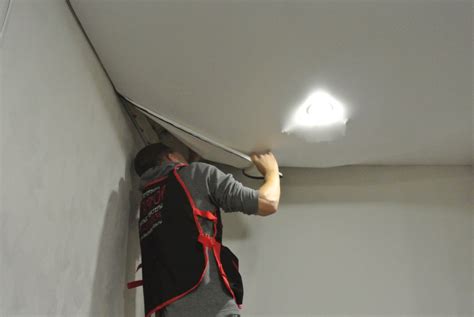 Как снять натяжной потолок