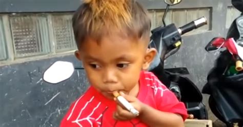 Ребенок курит