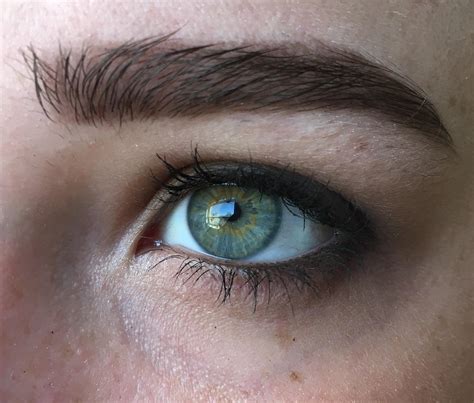 Серо голубые глаза у женщин