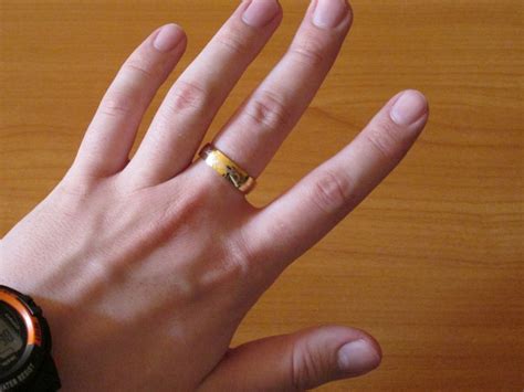 Кольцо на большом пальце