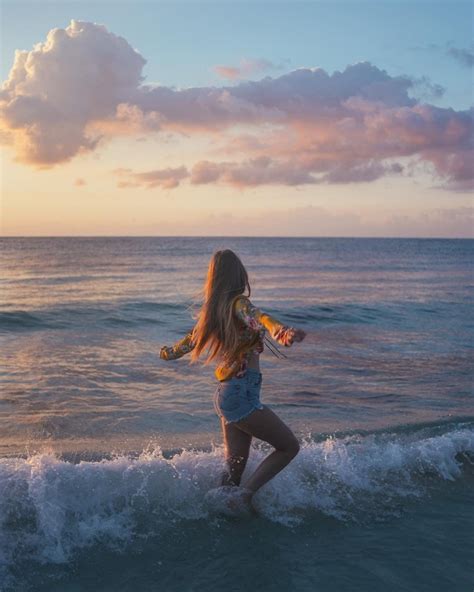 Фото девушек на пляже